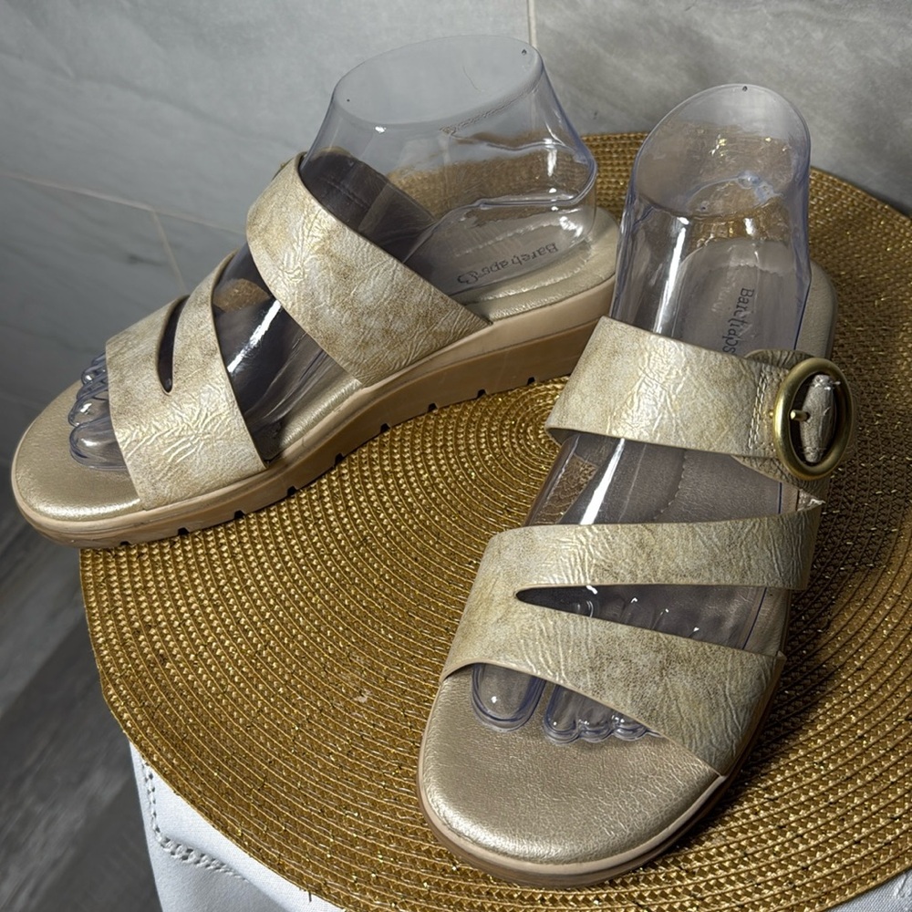 BareTraps Gold Sandals with Buckle U.S. size 7.5, Euro 38